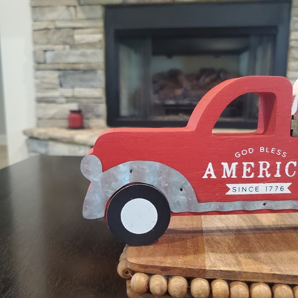 America Farmhouse Truck Decor-NWT - Picture 2 of 3